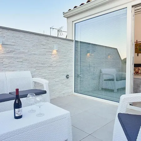 Porta Del Golfo Apartments&suites *